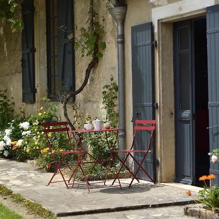 Un Jardin Et Trois Maisons Brux Extérieur photo