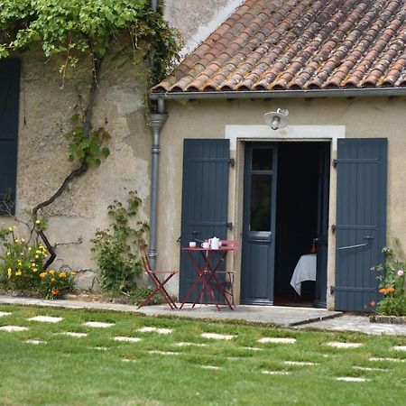 Un Jardin Et Trois Maisons Brux Extérieur photo