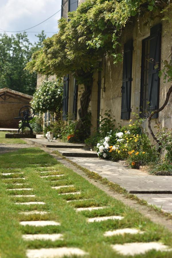 Un Jardin Et Trois Maisons Brux Extérieur photo