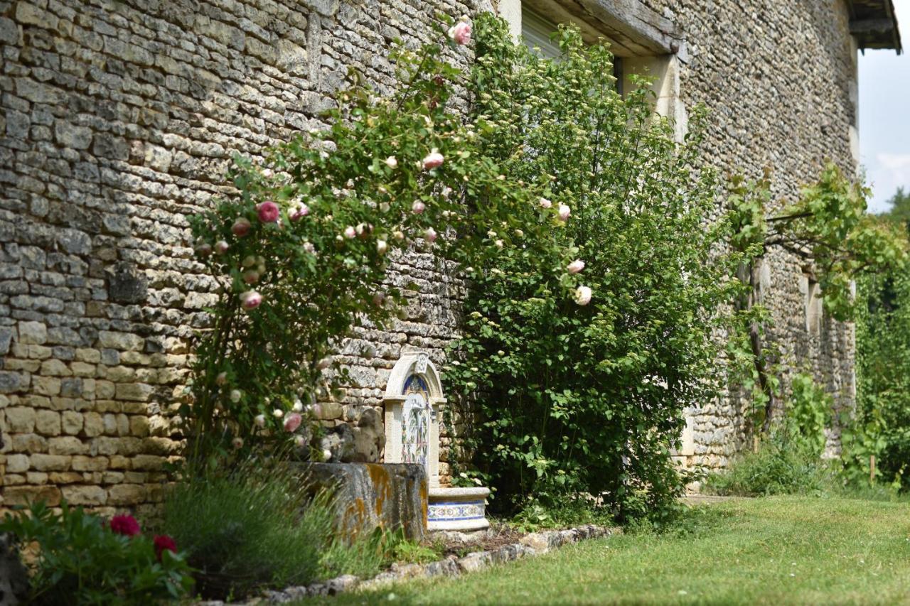 Un Jardin Et Trois Maisons Brux Extérieur photo